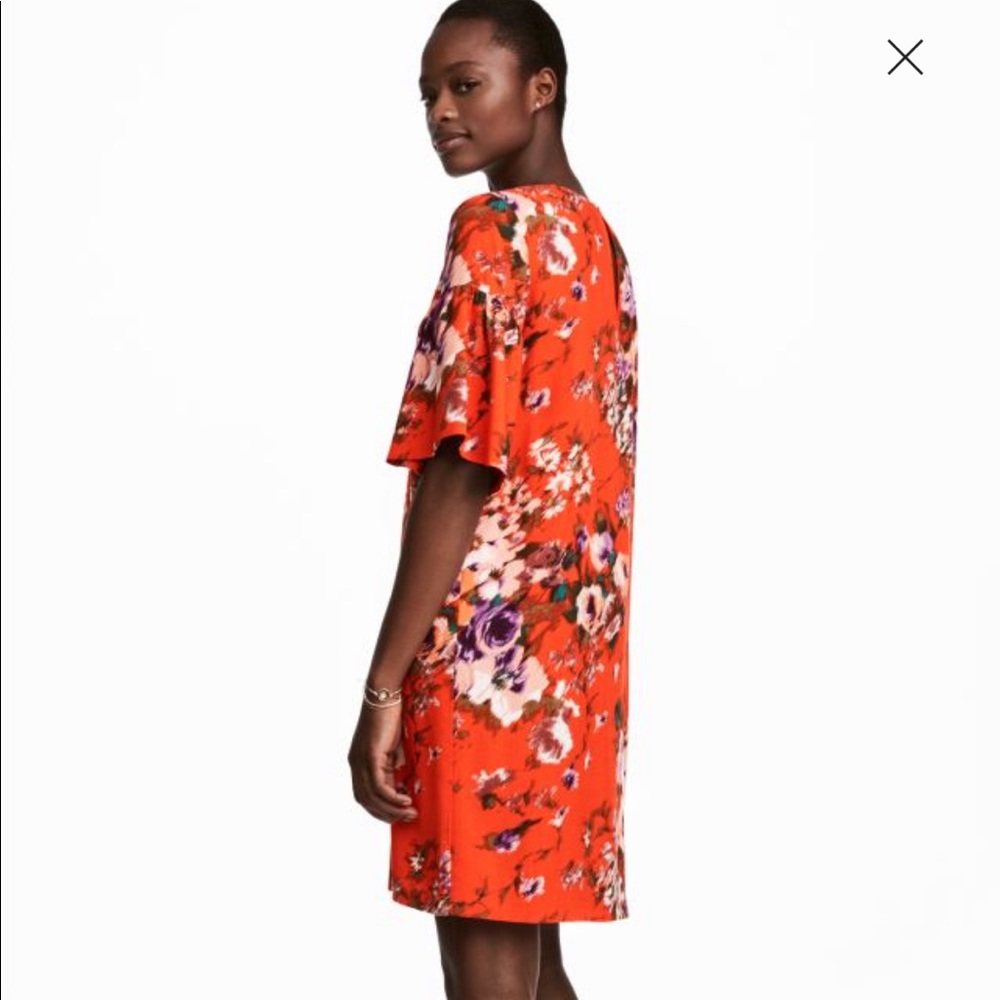 H&M Women’s Ruffle-Sleeve Shift Dress